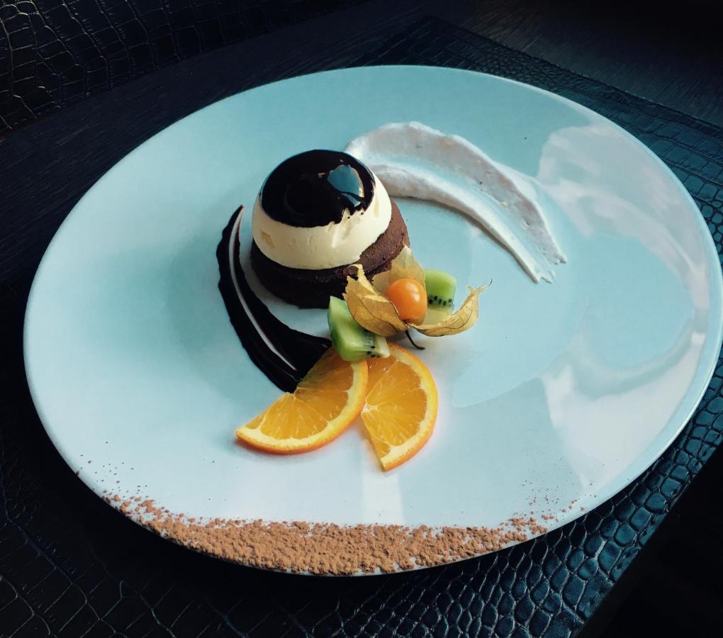 Logis Hotel Le Clos Des Oliviers Bourg-Saint-Andeol Ngoại thất bức ảnh