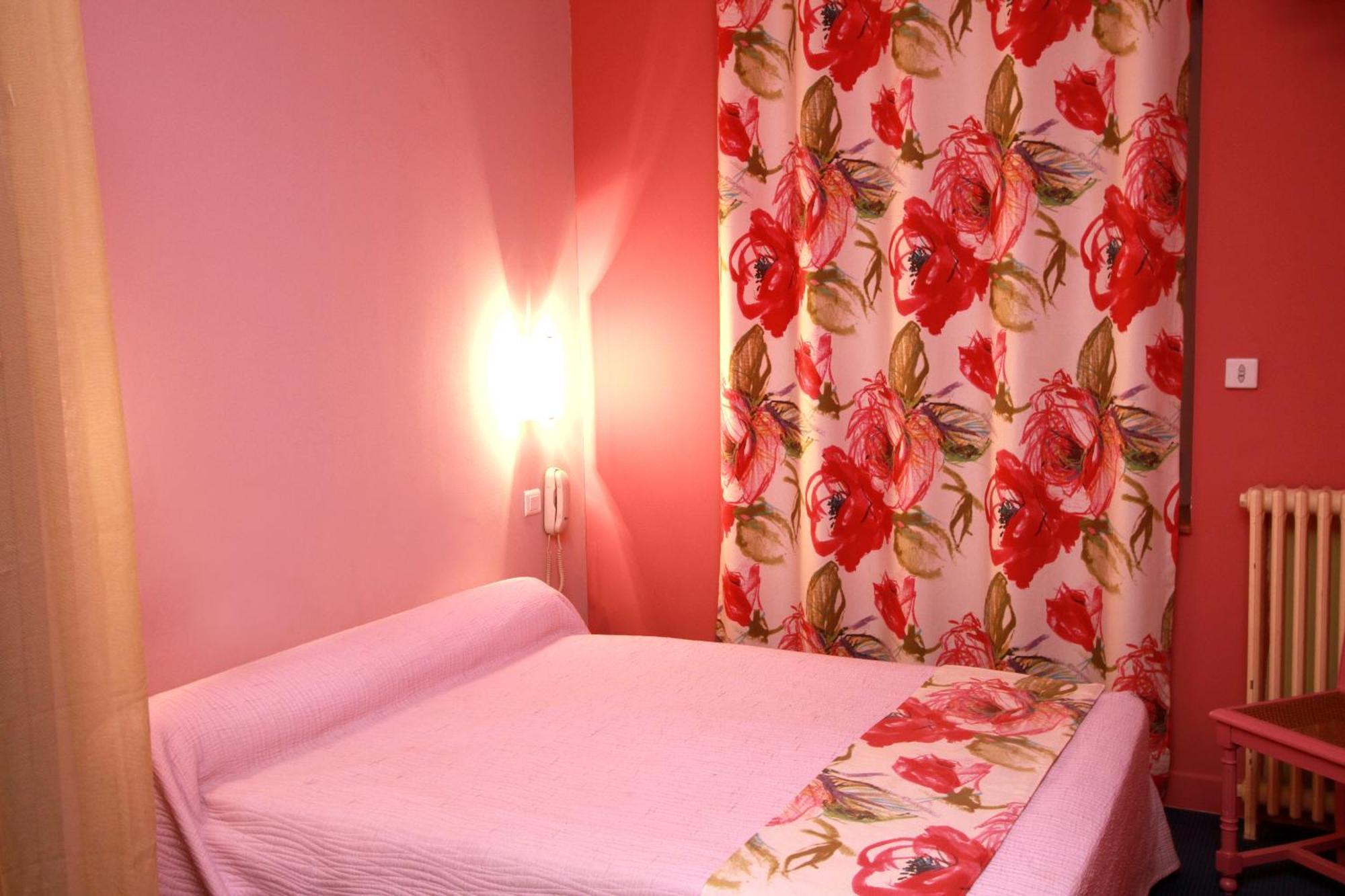 Logis Hotel Le Clos Des Oliviers Bourg-Saint-Andeol Ngoại thất bức ảnh