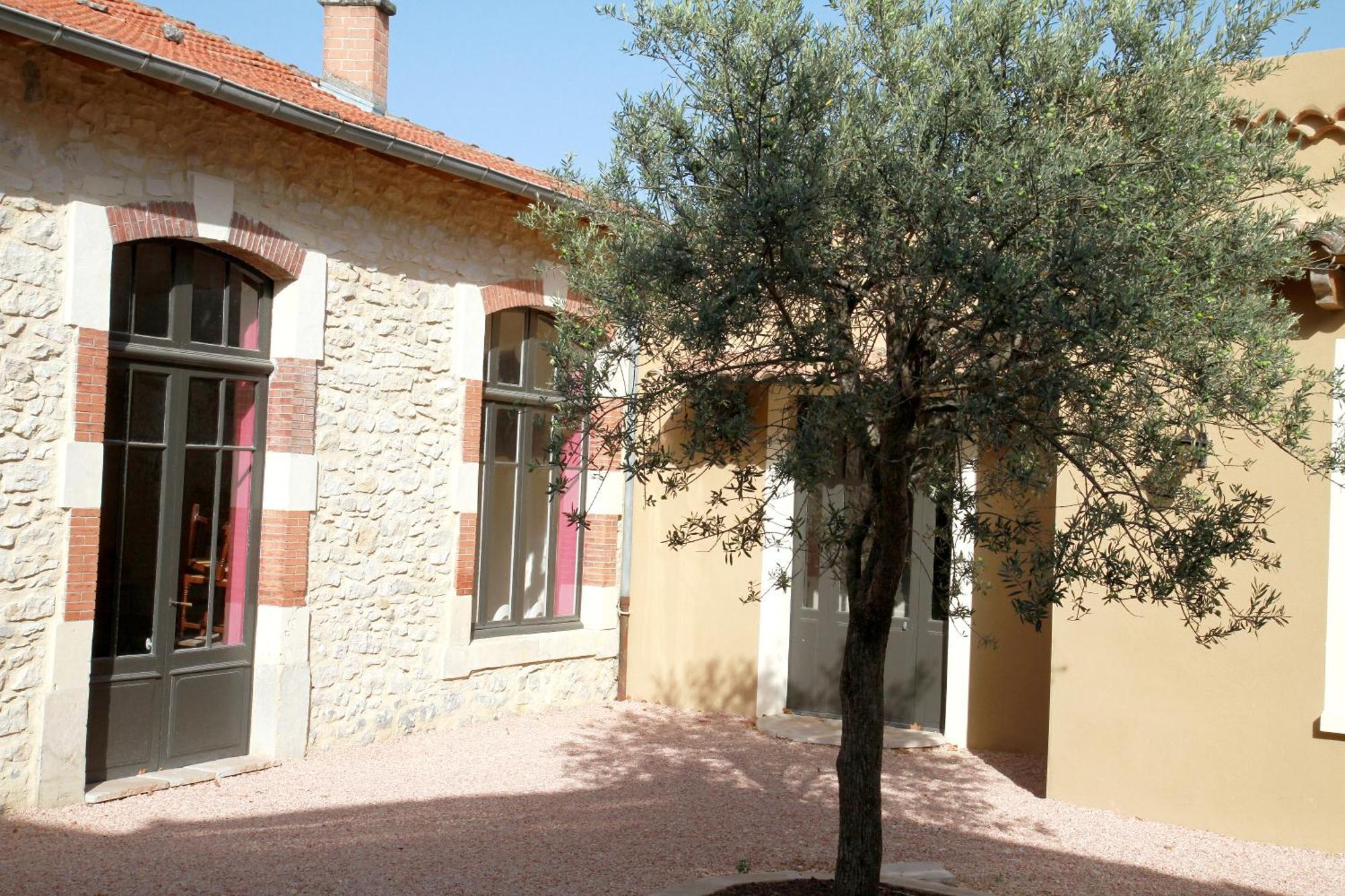 Logis Hotel Le Clos Des Oliviers Bourg-Saint-Andeol Ngoại thất bức ảnh